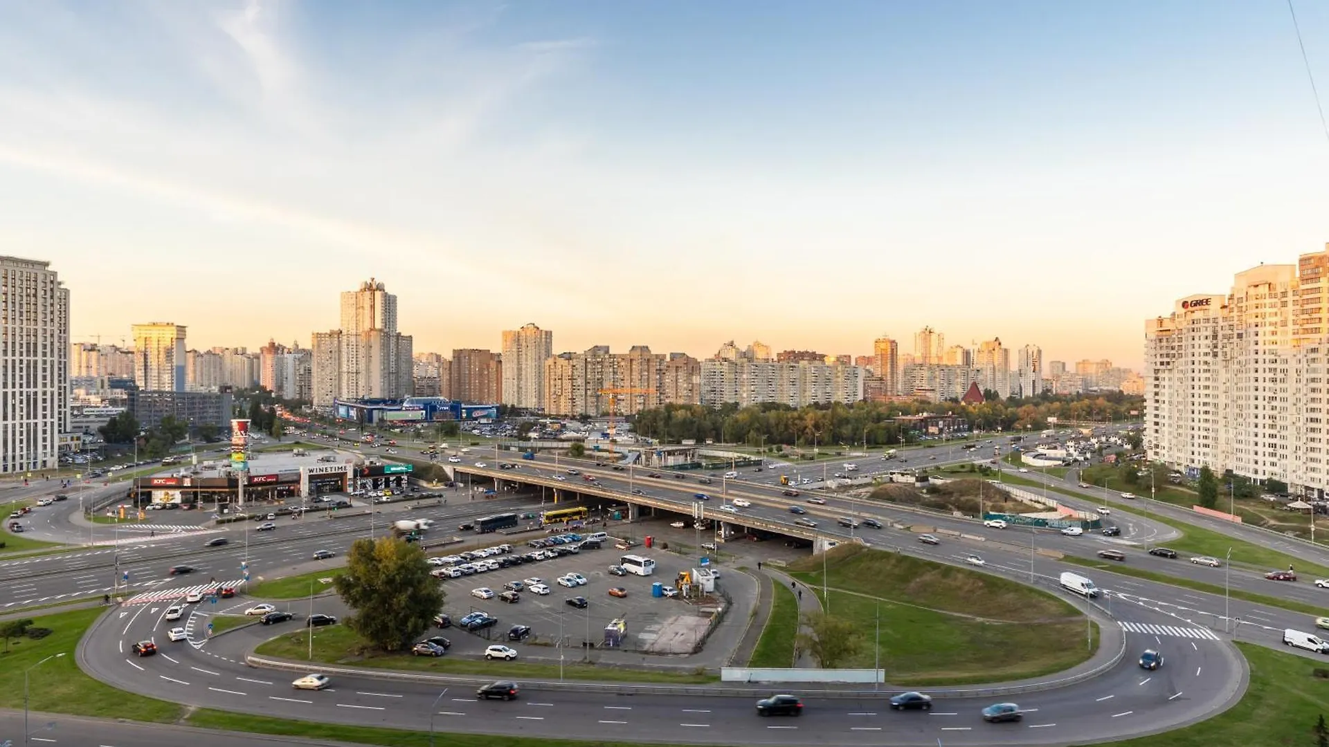 شقة Апартаменты На Метро 
