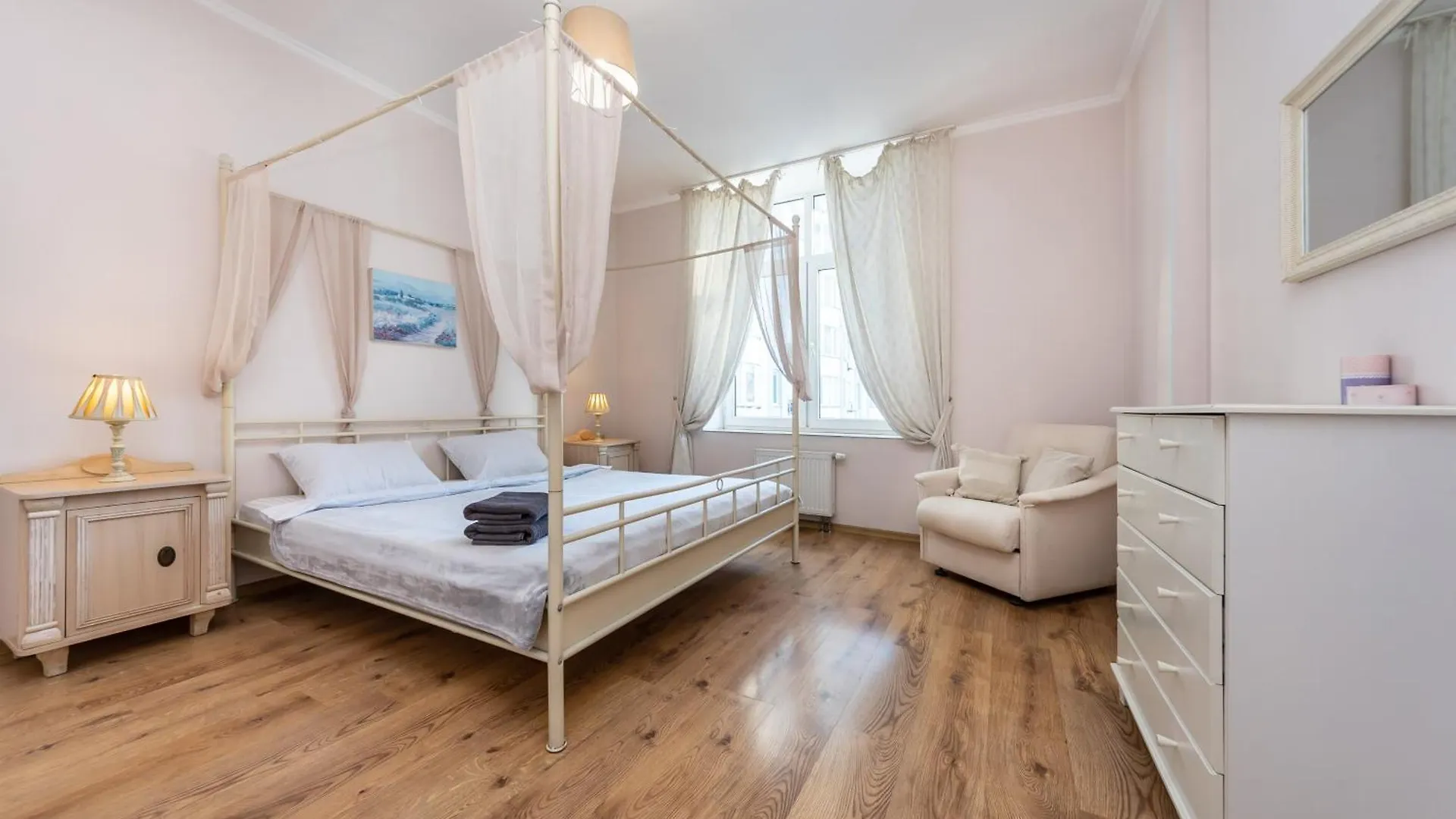 Apartment Апартаменты На Метро 